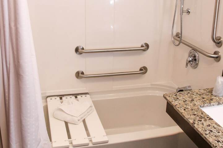 Holiday Inn & Suites Denver Tech Center-Centennial by IHG