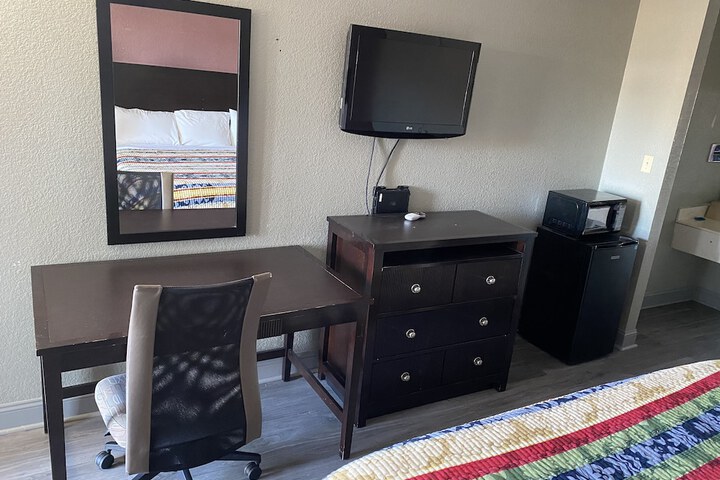 Room 11 of 11