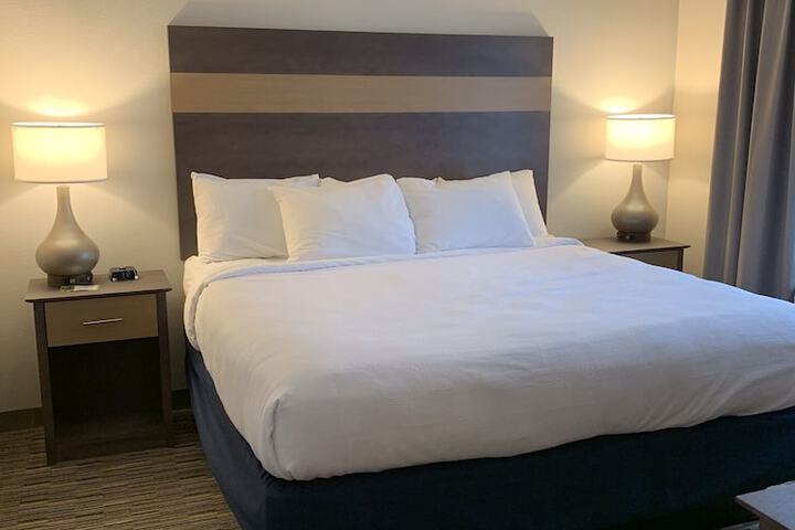 Little Crow Hotel & Conference Trademark by Wyndham