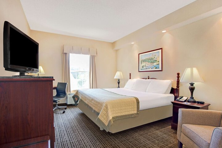 Room 8 of 16