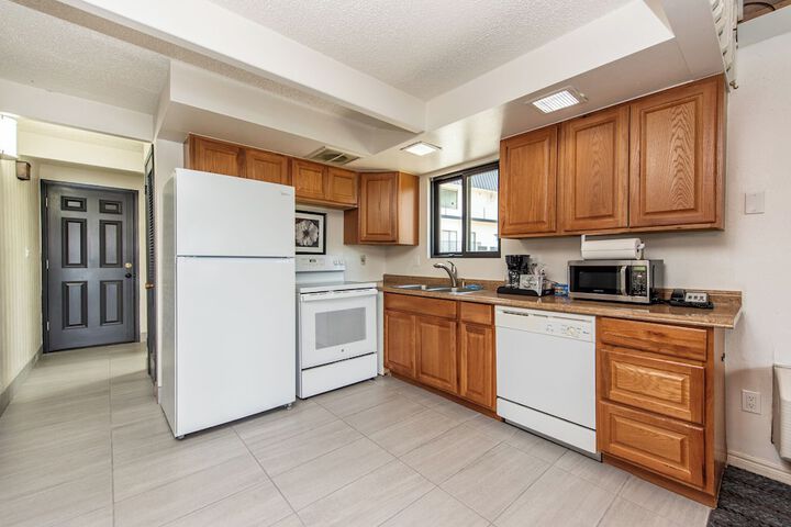 Oyster Bay Inn & Suites