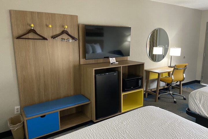 Room 12 of 25
