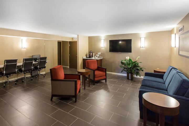 Business Center 27 of 27