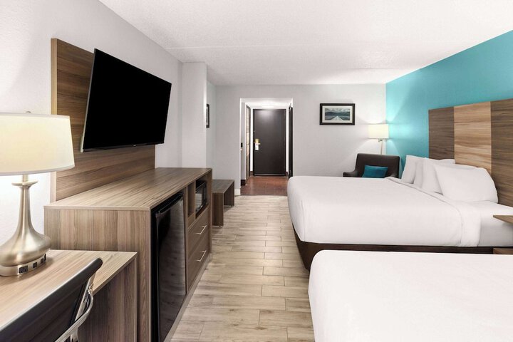 Room 32 of 47
