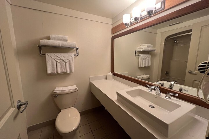 Room 26 of 151