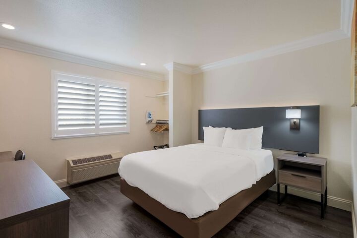 Room 14 of 36