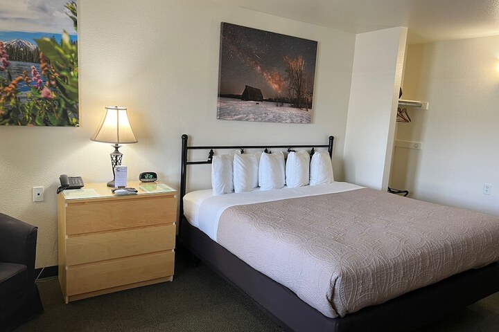 Antlers Inn