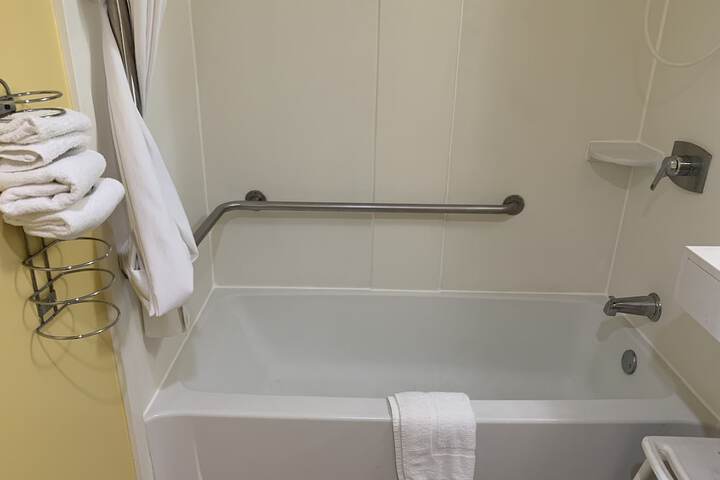 Room 17 of 36