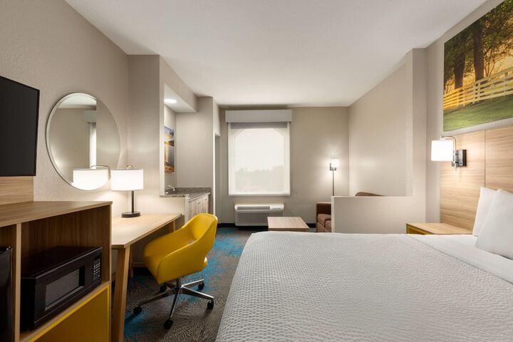 Days Inn & Suites by Wyndham Prattville-Montgomery