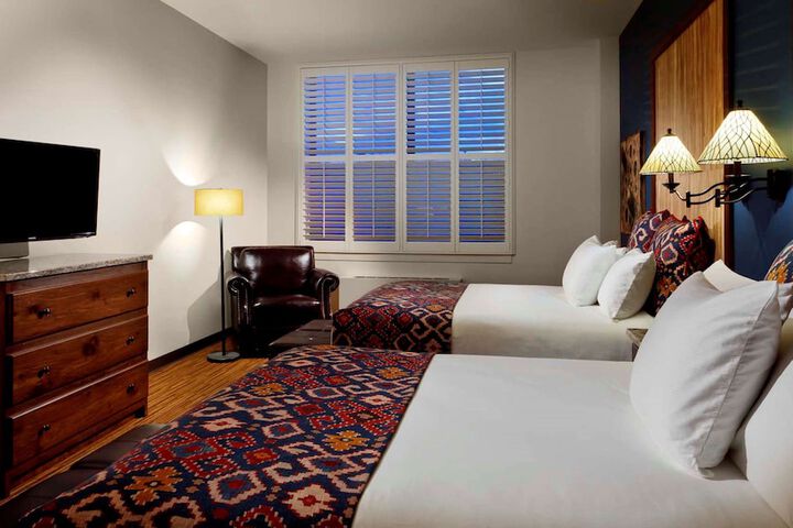 Room 49 of 215