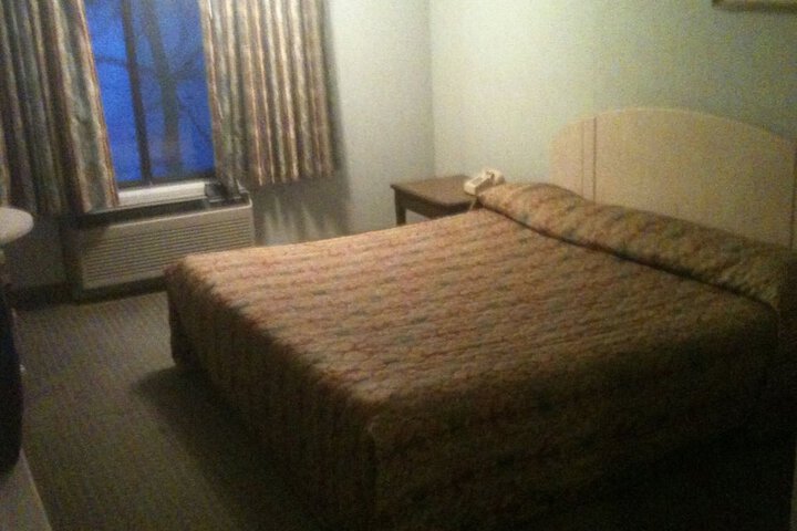 Room 9 of 14