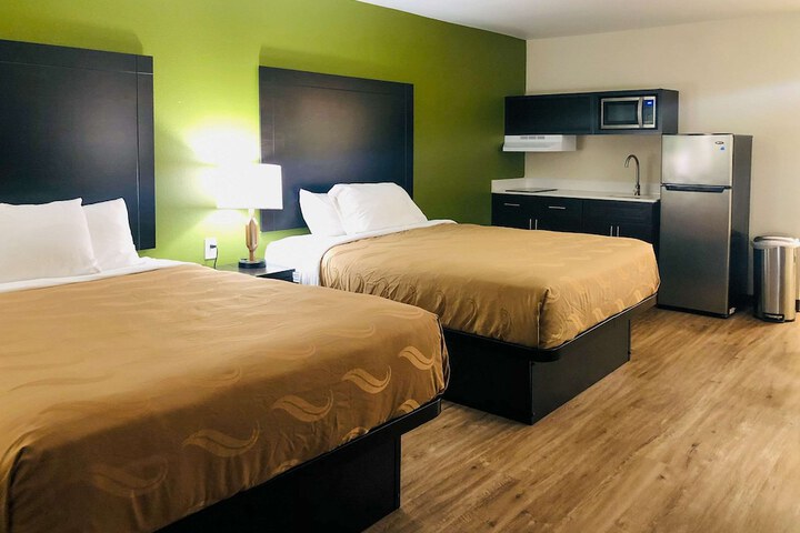 Room 33 of 72