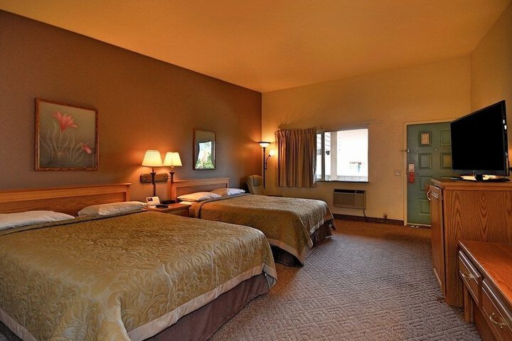 Room 10 of 34