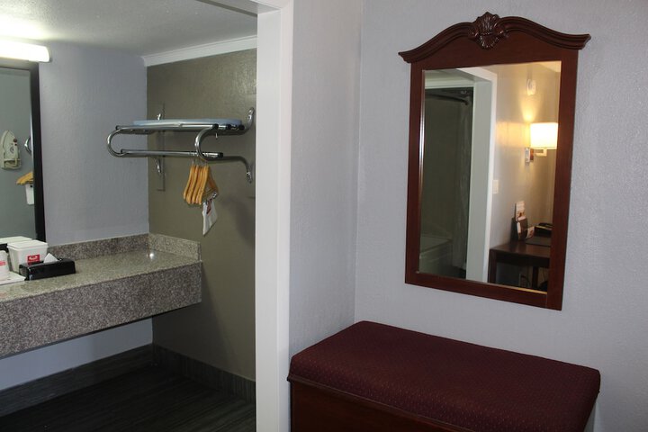 Room 19 of 36