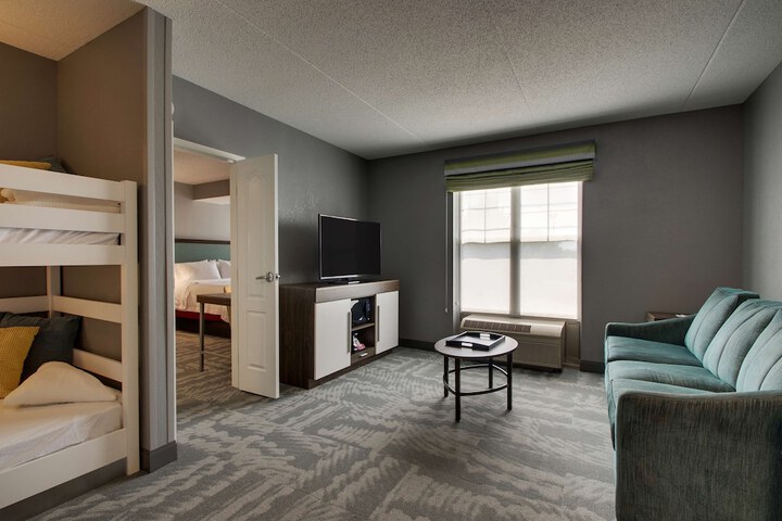 Hampton Inn & Suites Chicago / Aurora