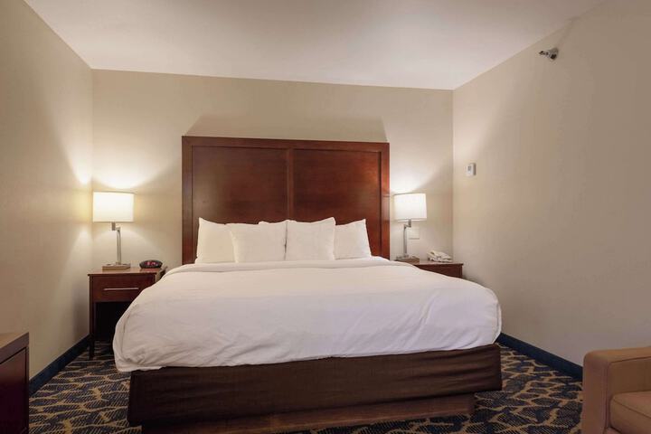 Room 100 of 132