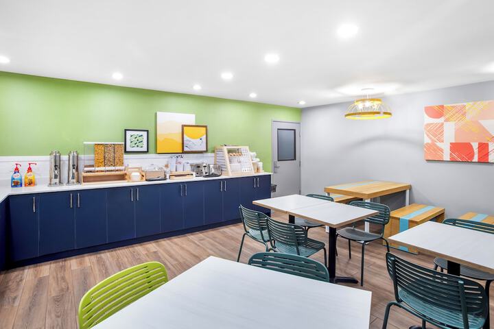 Spark by Hilton - Kent Seattle