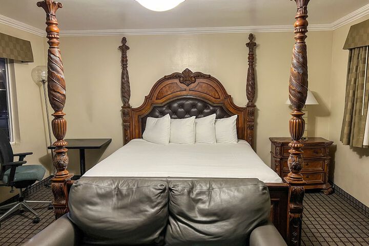 Room 32 of 70