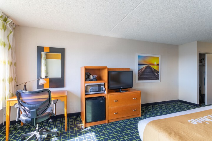 Room 27 of 42