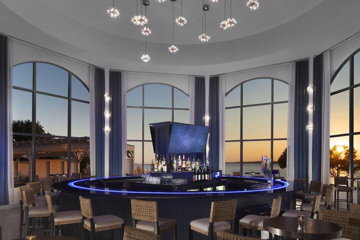 Lounge 60 of 72