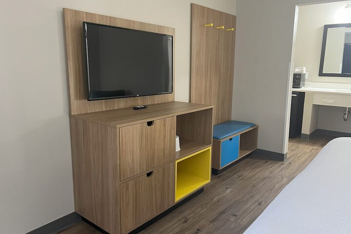 Room 16 of 28