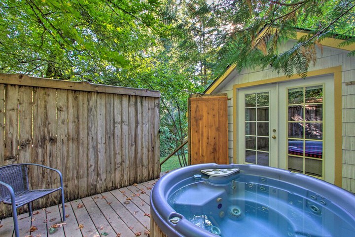 elk Hideaway: Ashford Cottage w / Hot Tub!
