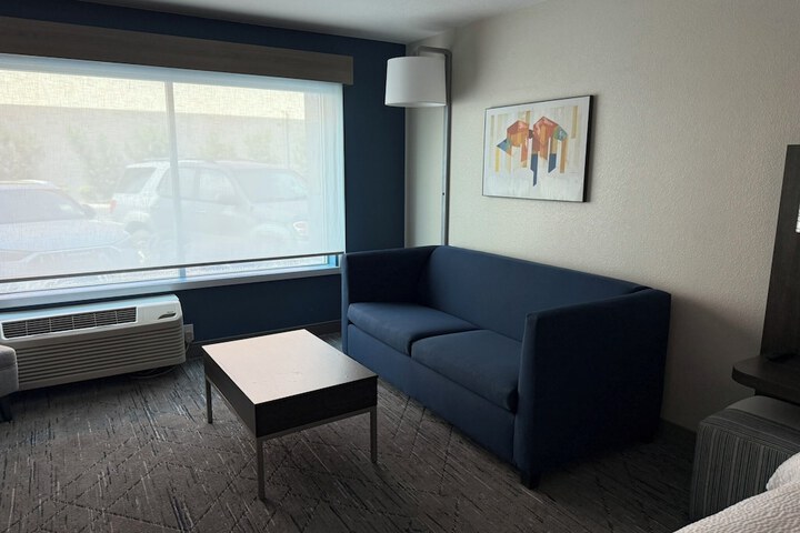 Holiday Inn Express & Suites Henderson South - Boulder City by IHG