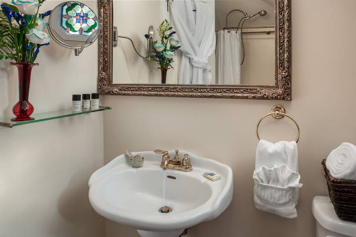 White Oak Manor Bed & Breakfast