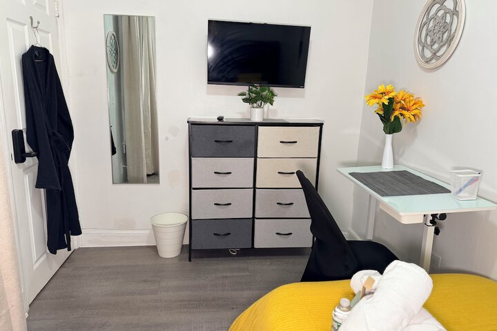 Modern Private Share Bedroom Bus stop to NYC