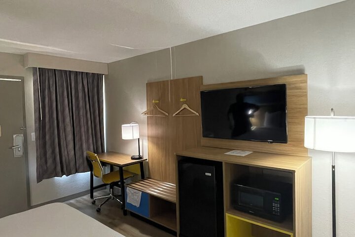 Days Inn by Wyndham Florence Near Civic Center