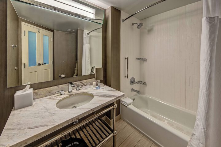 Room 21 of 31