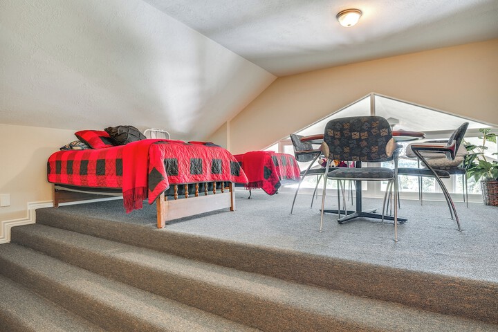Franklin Home w / Water Views: Outdoor Dining Area!