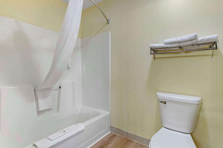 Room 10 of 24
