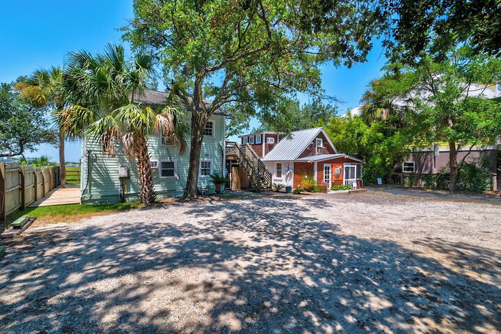 Riverside Inn and Cottages