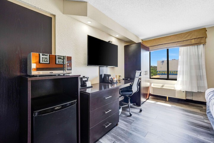 Room 15 of 25