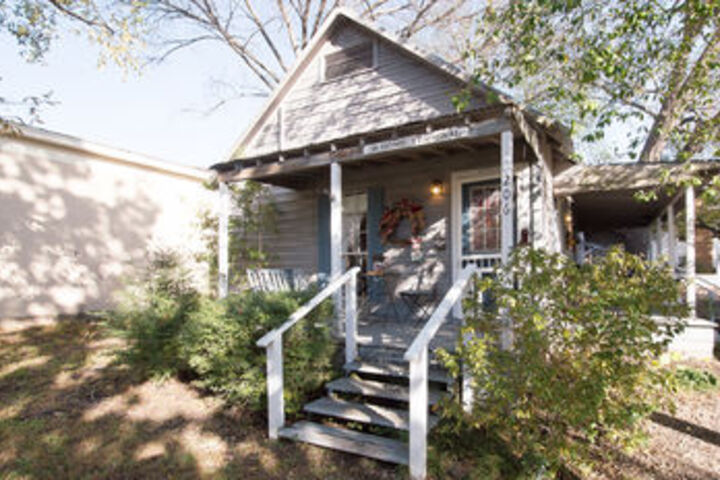 Munzesheimer Manor Bed & Breakfast