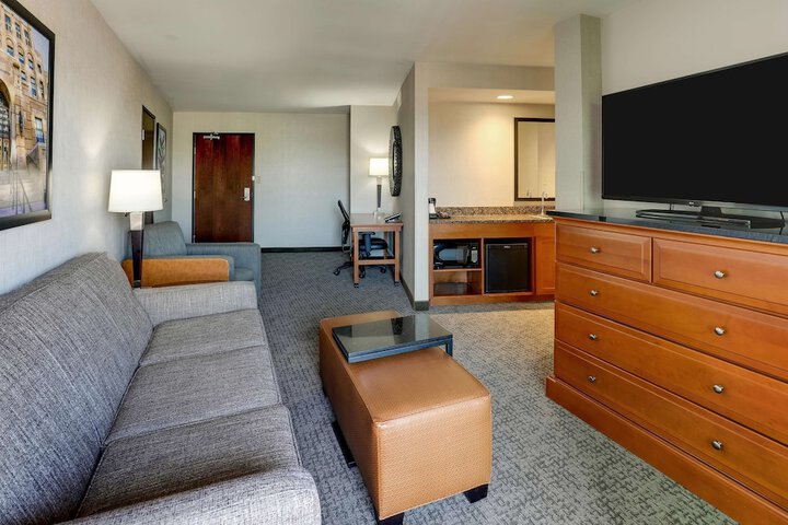 Room 53 of 80