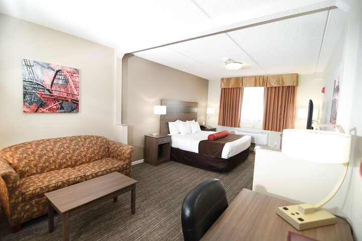 Best Western Plus Sandusky Hotel & Suites