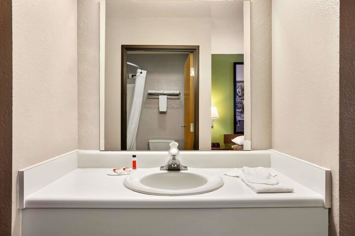 Room 16 of 26