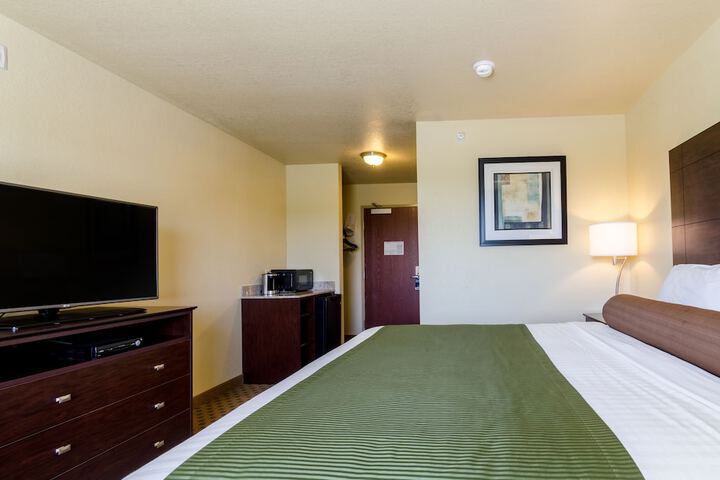 Room 27 of 37