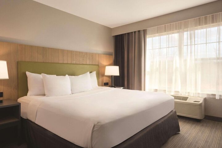 Country Inn & Suites by Radisson Germantown, WI
