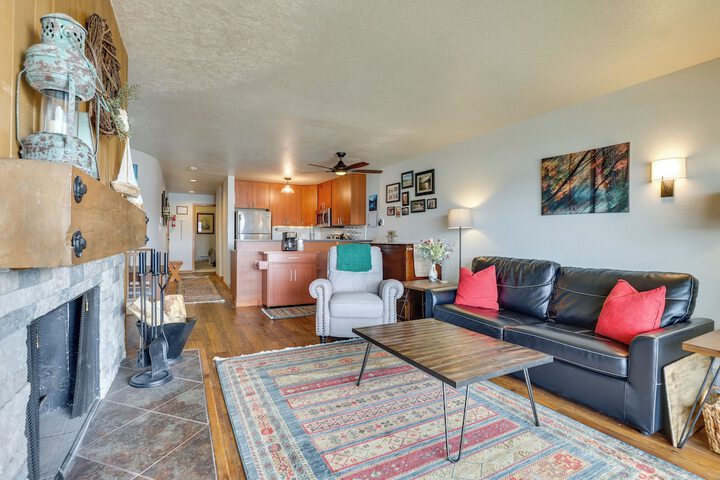 8 Mi to Keystone Resort: Dillion Condo w / Hot Tub!