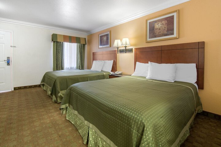 Room 16 of 28