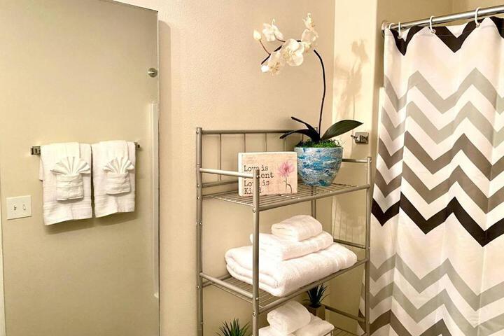 Spacious & comfy home in ultra-convenient location 2025 Traveller Award Winner