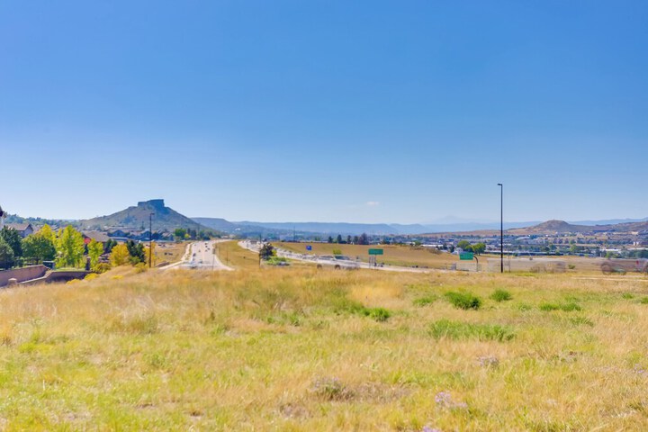 1 Mi to Dtwn: Condo w / Pool Access in Castle Rock