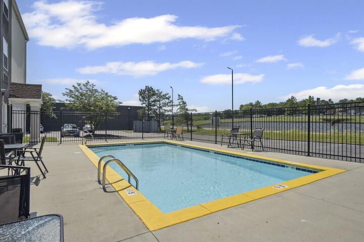 Sonesta Essential Hotels & Suites Kansas City / Blue Springs
