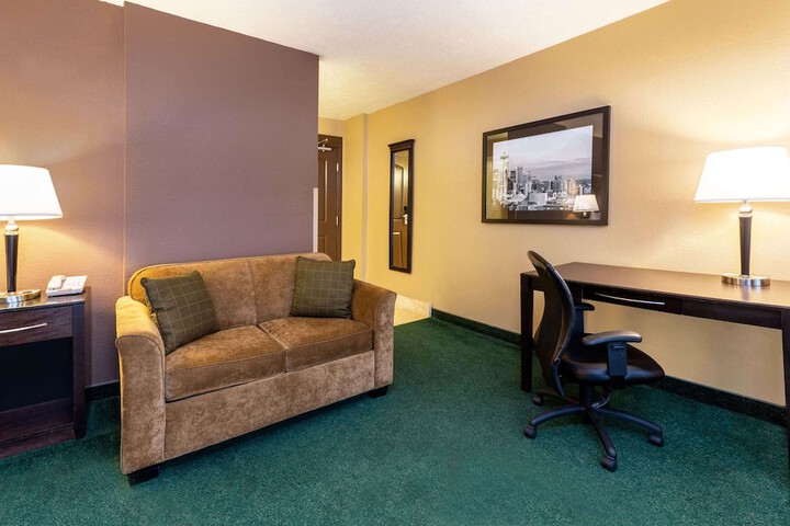 Room 14 of 33