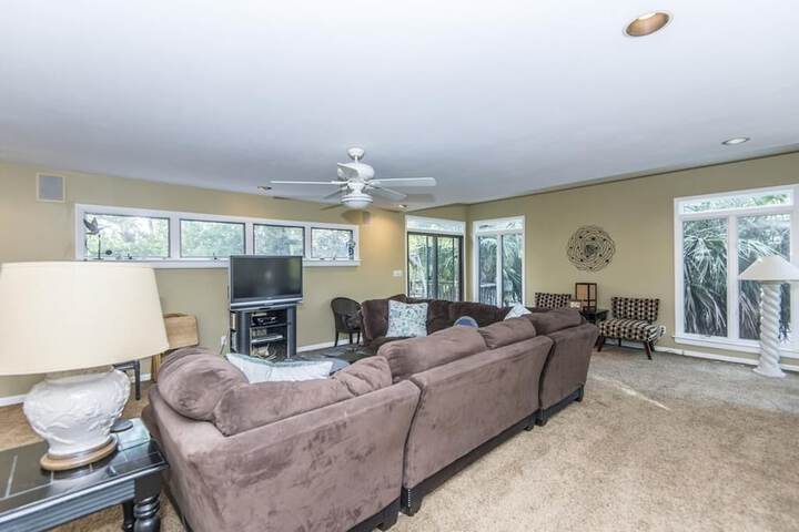 Room 5 of 16