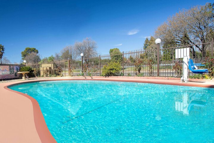 Pool 4 of 27