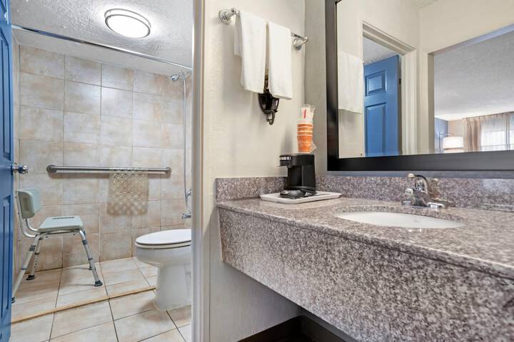 Quality Inn & Suites near Lake Eufaula